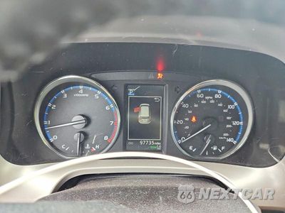 Zdjęcie 9 z 13 samochodu: 2018 TOYOTA RAV4 LIMITED VIN:JTMYFREV5JJ190982 - miniatura