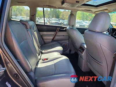 Zdjęcie 11 z 13 samochodu: 2011 TOYOTA HIGHLANDER LIMITED VIN:5TDDK3EHXBS059567 - miniatura