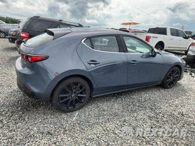 Trzecie zdjęcie samochodu z tyłu: 2022 MAZDA 3 PREMIUM VIN:JM1BPBML3N1519405 - miniatura