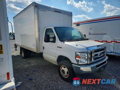 Czwarte zdjęcie samochodu z boku: 2021 FORD ECONOLINE E350 SUPER DUTY CUTAWAY VAN VIN:1FDWE3FN2MDC35171 - miniatura