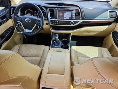Zdjęcie 8 z 13 samochodu: 2016 TOYOTA HIGHLANDER LIMITED PLATINUM VIN:5TDYKRFH1GS183057 - miniatura