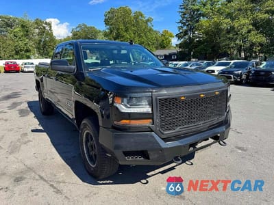 Czwarte zdjęcie samochodu z boku: 2017 CHEVROLET SILVERADO K1500 LT VIN:1GCVKREC0HZ210919 - miniatura