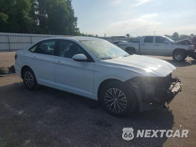 Czwarte zdjęcie samochodu z boku: 2019 VOLKSWAGEN JETTA S VIN:3VWC57BU1KM164572 - miniatura