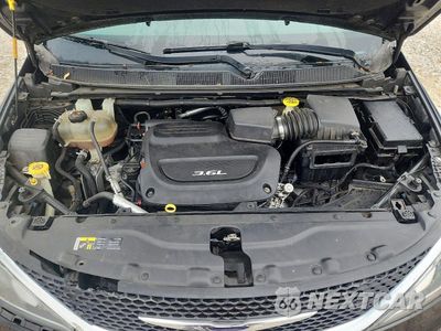Zdjęcie 12 z 13 samochodu: 2017 CHRYSLER PACIFICA TOURING L VIN:2C4RC1BG1HR670771 - miniatura