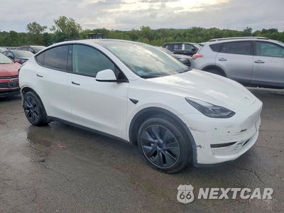 Czwarte zdjęcie samochodu z boku: 2024 TESLA MODEL Y VIN:7SAYGAEE5RF161390 - miniatura