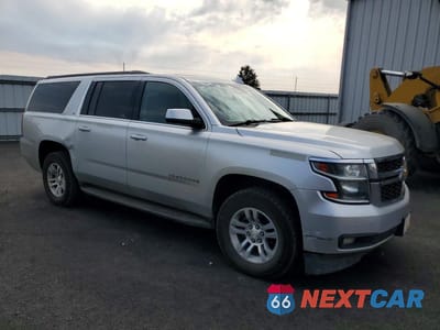 Czwarte zdjęcie samochodu z boku: 2018 CHEVROLET SUBURBAN K1500 LT VIN:1GNSKHKC6JR295876 - miniatura