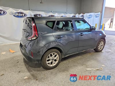 Trzecie zdjęcie samochodu z tyłu: 2023 KIA SOUL LX VIN:KNDJ23AU3P7883580 - miniatura