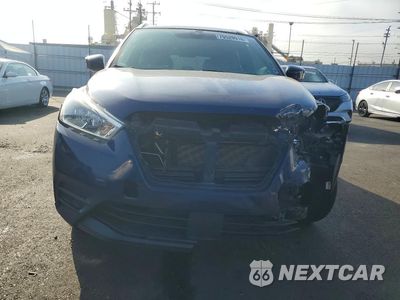 Piąte zdjęcie samochodu w środku: 2020 NISSAN KICKS SV VIN:3N1CP5CV9LL516770 - miniatura