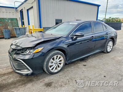 2021 TOYOTA CAMRY LE 4T1C11AK9MU445475 - główne zdjęcie licytacji z USA - miniatura