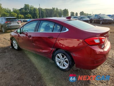 Drugie zdjęcie samochodu z przodu: 2019 CHEVROLET CRUZE LT VIN:1G1BE5SM3K7104315 - miniatura