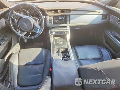 Zdjęcie 8 z 12 samochodu: 2016 JAGUAR XF R - SPORT VIN:SAJBF4BV5GCY16283 - miniatura