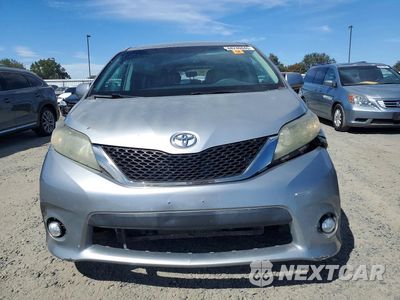 Piąte zdjęcie samochodu w środku: 2013 TOYOTA SIENNA SPORT VIN:5TDXK3DC0DS361181 - miniatura