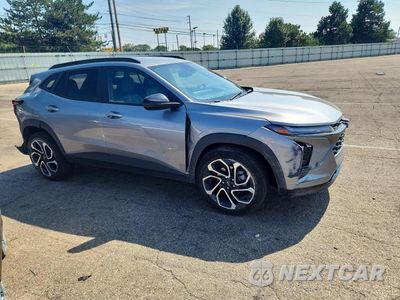 Czwarte zdjęcie samochodu z boku: 2025 CHEVROLET TRAX 2RS VIN:KL77LJEP2SC298017 - miniatura