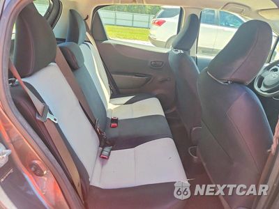 Zdjęcie 10 z 12 samochodu: 2012 TOYOTA YARIS 5-DOOR L VIN:JTDKTUD37CD524397 - miniatura