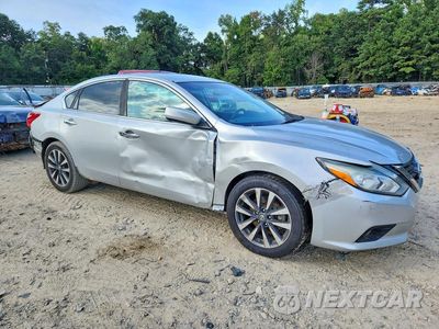 Czwarte zdjęcie samochodu z boku: 2017 NISSAN ALTIMA 2.5 SV VIN:1N4AL3AP0HC293083 - miniatura