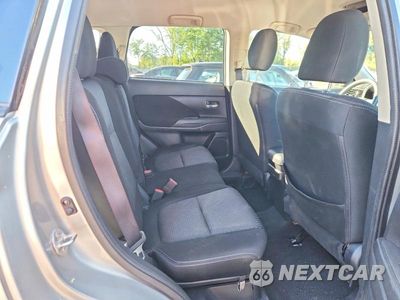 Zdjęcie 11 z 14 samochodu: 2018 MITSUBISHI OUTLANDER ES VIN:JA4AD2A36JJ004959 - miniatura