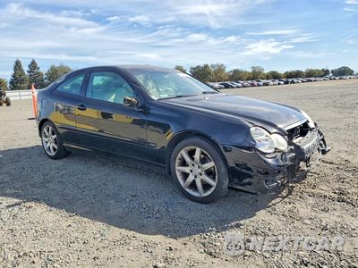 Czwarte zdjęcie samochodu z boku: 2005 MERCEDES-BENZ C 230K SPORT COUPE VIN:WDBRN40J55A686707 - miniatura