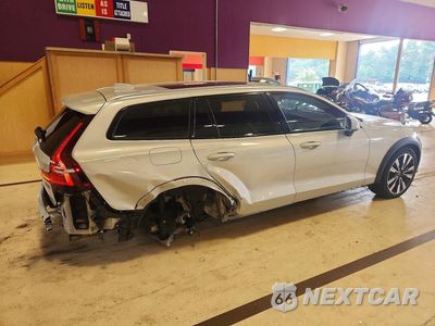 Trzecie zdjęcie samochodu z tyłu: 2020 VOLVO V60 CROSS COUNTRY T5 MOMENTUM VIN:YV4102WK7L1032447 - miniatura