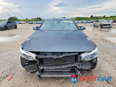 Piąte zdjęcie samochodu w środku: 2017 BMW M4 VIN:WBS3U9C57HP970825 - miniatura