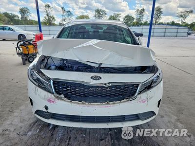 Piąte zdjęcie samochodu w środku: 2018 KIA FORTE LX VIN:3KPFK4A75JE273502 - miniatura