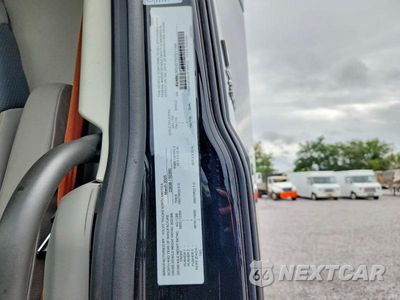 Zdjęcie 11 z 13 samochodu: 2026 VOLVO VNL (4) VIN:4V4BC9EH0TN701149 - miniatura