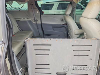 Zdjęcie 11 z 13 samochodu: 2012 TOYOTA SIENNA XLE 8-PASSENGER VIN:5TDYK3DC5CS248605 - miniatura