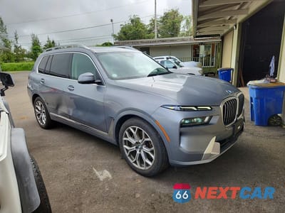 Czwarte zdjęcie samochodu z boku: 2025 BMW X7 XDRIVE40I VIN:5UX23EM08S9X26256 - miniatura