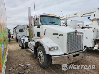 Czwarte zdjęcie samochodu z boku: 2005 KENWORTH T800 SEMI TRUCK VIN:1NKDLB0X55R080561 - miniatura