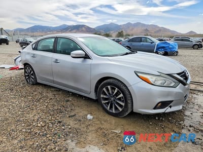 Czwarte zdjęcie samochodu z boku: 2017 NISSAN ALTIMA 2.5 SL VIN:1N4AL3AP2HC285809 - miniatura