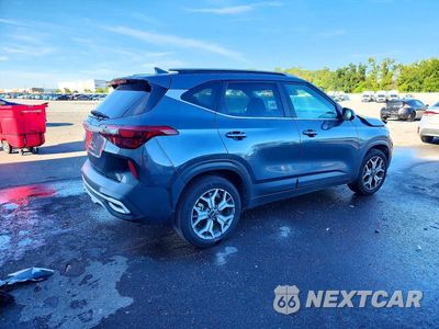 Trzecie zdjęcie samochodu z tyłu: 2022 KIA SELTOS EX VIN:KNDERCAA1N7253010 - miniatura