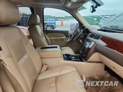 Zdjęcie 7 z 13 samochodu: 2013 CHEVROLET SUBURBAN C1500 LTZ VIN:1GNSCKE05DR237516 - miniatura