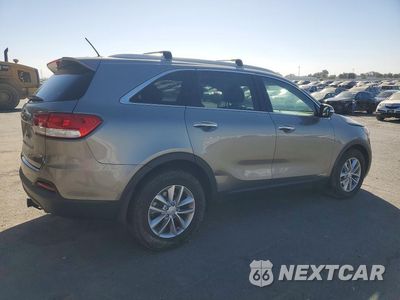 Trzecie zdjęcie samochodu z tyłu: 2018 KIA SORENTO LX V6 VIN:5XYPGDA53JG422867 - miniatura