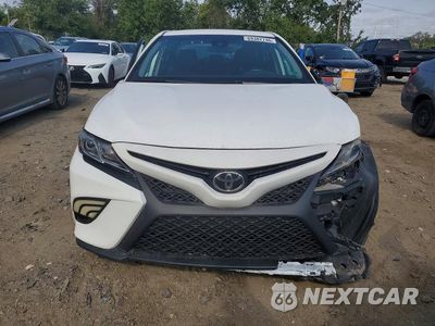 Piąte zdjęcie samochodu w środku: 2020 TOYOTA CAMRY SE NIGHTSHADE VIN:4T1G11AK2LU327378 - miniatura