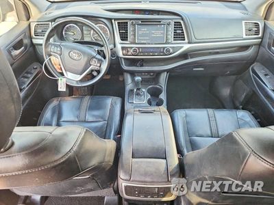 Zdjęcie 8 z 13 samochodu: 2017 TOYOTA HIGHLANDER SE VIN:5TDKZRFH4HS520095 - miniatura