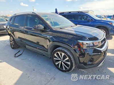 Czwarte zdjęcie samochodu z boku: 2023 VOLKSWAGEN TAOS SE VIN:3VVSX7B26PM343562 - miniatura