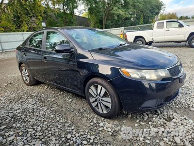 Czwarte zdjęcie samochodu z boku: 2013 KIA FORTE EX VIN:KNAFU4A24D5705119 - miniatura