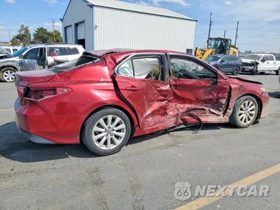 Trzecie zdjęcie samochodu z tyłu: 2018 TOYOTA CAMRY LE VIN:4T1B11HK0JU620676 - miniatura