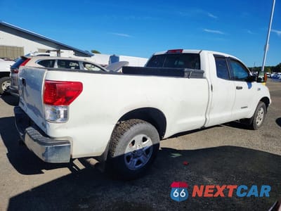 Trzecie zdjęcie samochodu z tyłu: 2010 TOYOTA TUNDRA DOUBLE CAB SR5 VIN:5TFCY5F18AX009413 - miniatura