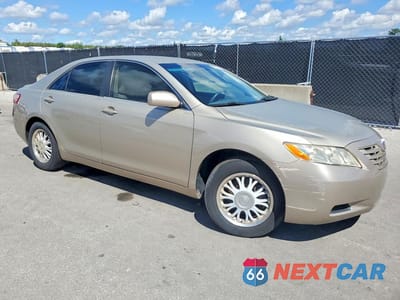 Czwarte zdjęcie samochodu z boku: 2007 TOYOTA CAMRY CE VIN:4T1BE46K67U627052 - miniatura