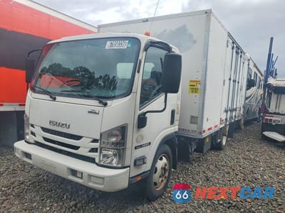 2020 ISUZU NRR BOX TRUCK JALE5W167L7302053 - główne zdjęcie licytacji z USA - miniatura