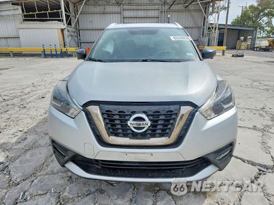 Piąte zdjęcie samochodu w środku: 2018 NISSAN KICKS SR VIN:3N1CP5CU6JL532560 - miniatura