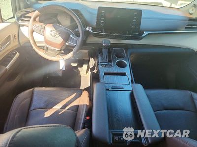 Zdjęcie 8 z 13 samochodu: 2024 TOYOTA SIENNA PLATINUM 7-PASSENGER VIN:5TDERKEC3RS187402 - miniatura