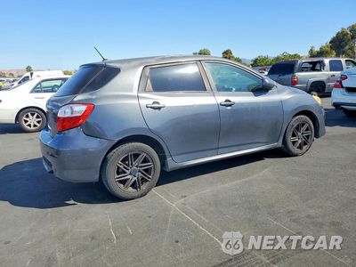 Trzecie zdjęcie samochodu z tyłu: 2009 TOYOTA MATRIX BASE VIN:2T1KU40E59C115681 - miniatura