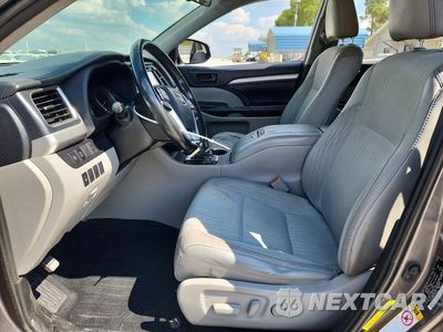 Zdjęcie 7 z 13 samochodu: 2019 TOYOTA HIGHLANDER LE PLUS VIN:5TDZZRFH6KS293756 - miniatura