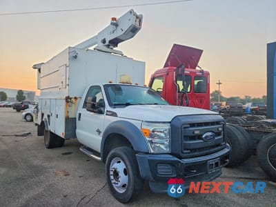 Czwarte zdjęcie samochodu z boku: 2013 FORD F550 SUPER DUTY BUCKET TRUCK VIN:1FDUF5GTXDEA62555 - miniatura