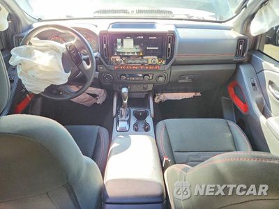Zdjęcie 8 z 12 samochodu: 2025 NISSAN FRONTIER PRO-4X VIN:1N6ED1EK9SN643640 - miniatura