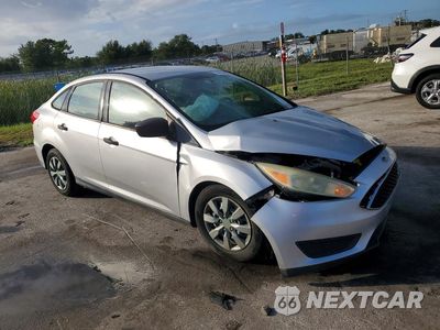 Czwarte zdjęcie samochodu z boku: 2016 FORD FOCUS S VIN:1FADP3E22GL281189 - miniatura