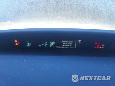 Zdjęcie 9 z 13 samochodu: 2015 TOYOTA PRIUS TWO VIN:JTDKN3DU0F0409830 - miniatura