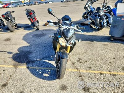 Drugie zdjęcie samochodu z przodu: 2016 BMW S 1000 R VIN:WB10D120XGZ696764 - miniatura