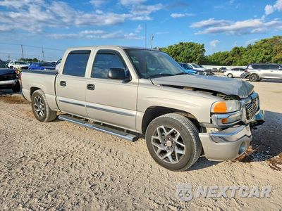 Czwarte zdjęcie samochodu z boku: 2006 GMC NEW SIERRA C1500 VIN:2GTEC13T161215344 - miniatura